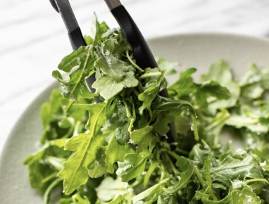 Как нейтрализовать горечь рукколы: советы и хитрости