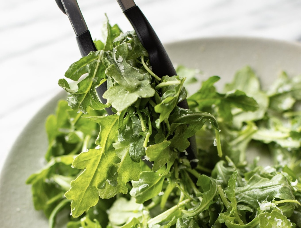 Как нейтрализовать горечь рукколы: советы и хитрости
