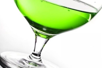 Новый год в стакане: волшебный крюшон с джином и еловой хвоей