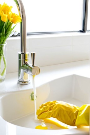 Как правильно использовать отбеливатель: активные компоненты и меры безопасности