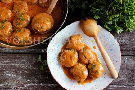 Сочные котлеты с нежной подливкой