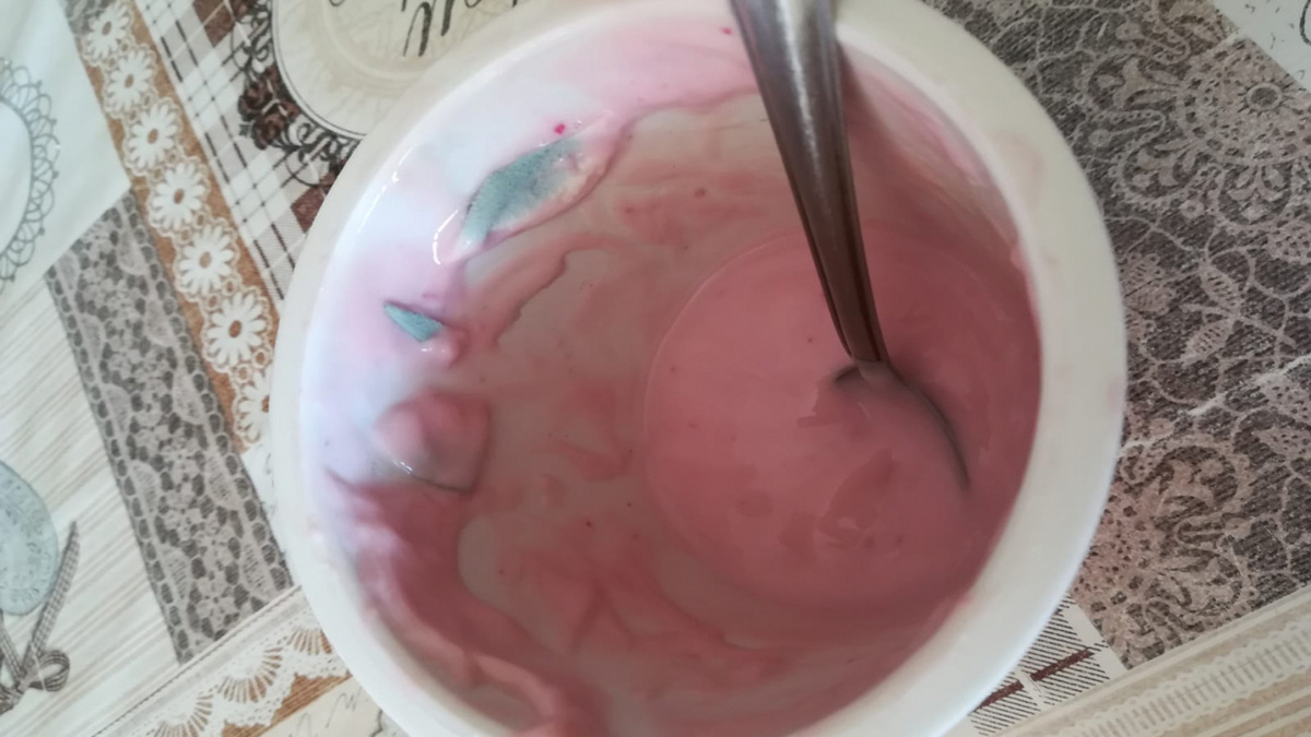 Что происходит с организмом, если съесть просроченный йогурт