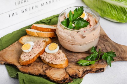 Наслаждение итальянской брускеттой: Рецепт с тунцом и перепелиными яйцами