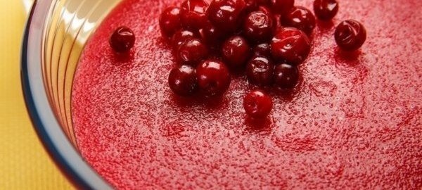 Манная каша с клюквенным соком: новый взгляд на традиционный завтрак