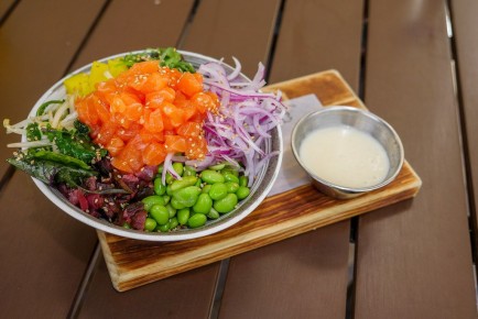 Почему поке-бол у всех на устах: раскатываем секреты популярности гавайского блюда