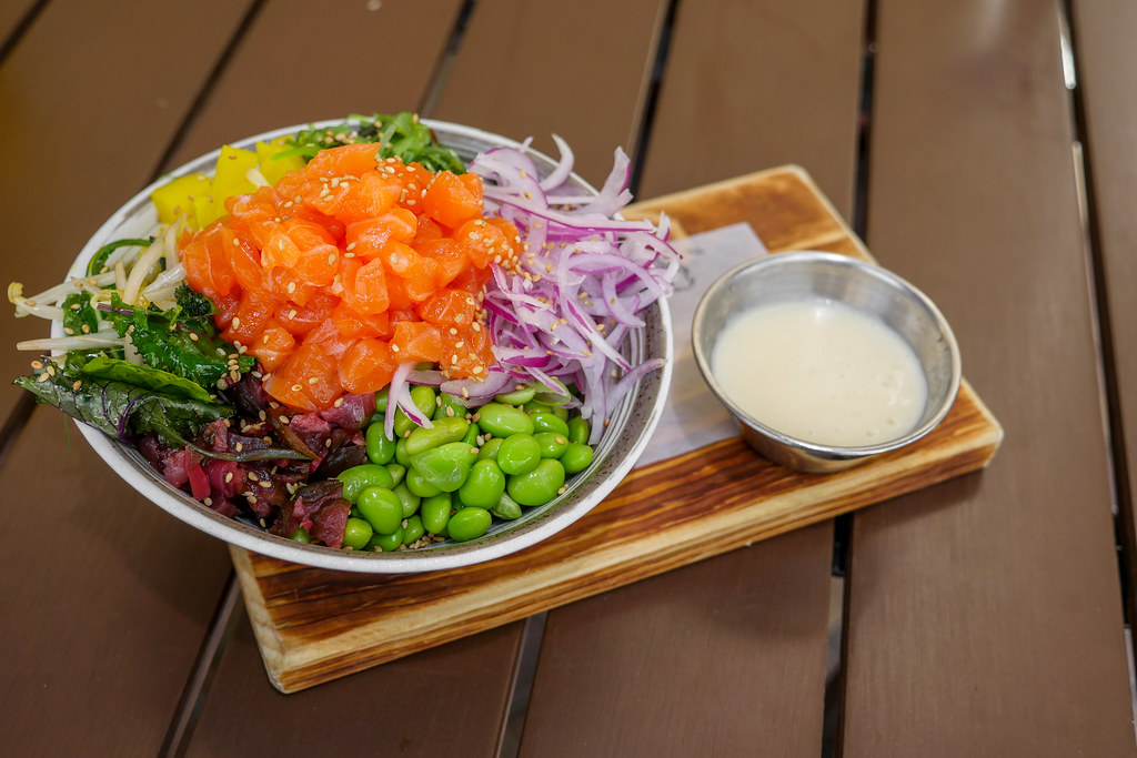 Почему поке-бол у всех на устах: раскатываем секреты популярности гавайского блюда