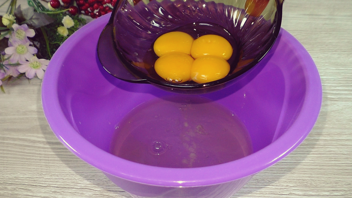 Ягодная шарлотка: уникальный пирог без масла и разрыхлителя