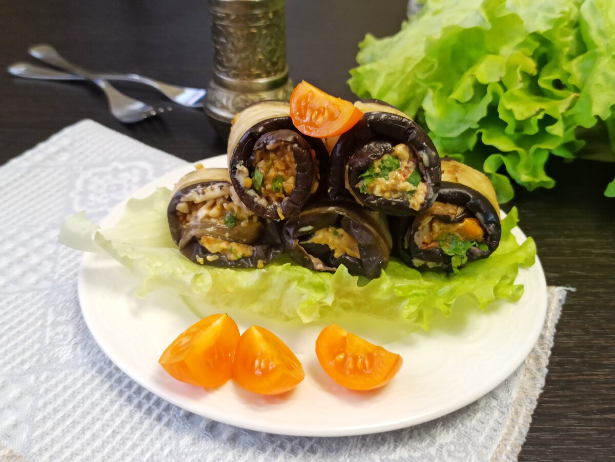 Восхитительные рулетики из баклажанов: праздничное угощение с орехами и грибами