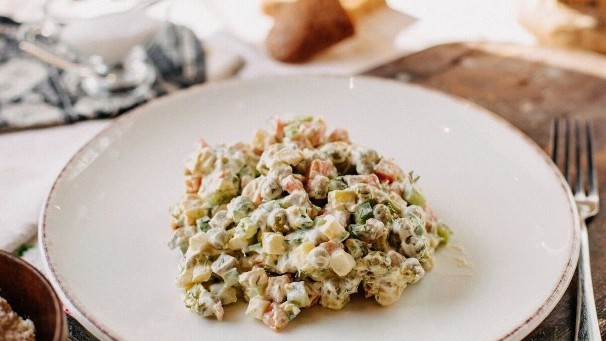 Оливье на новый лад: Как сделать салат более полезным