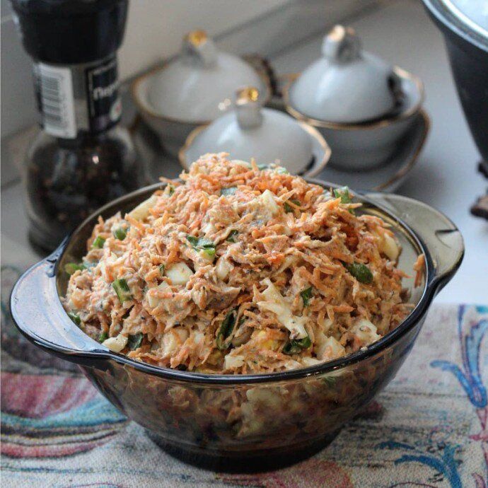 Салат из моркови с тунцом