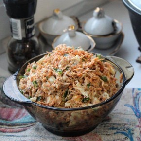 Салат из моркови с тунцом