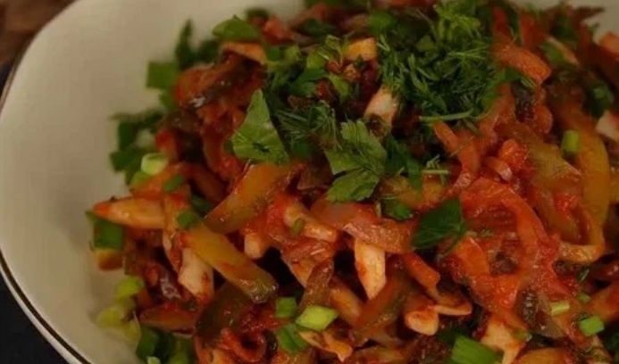 Неповторимые рецепты тёплых салатов с кальмарами и фасолью