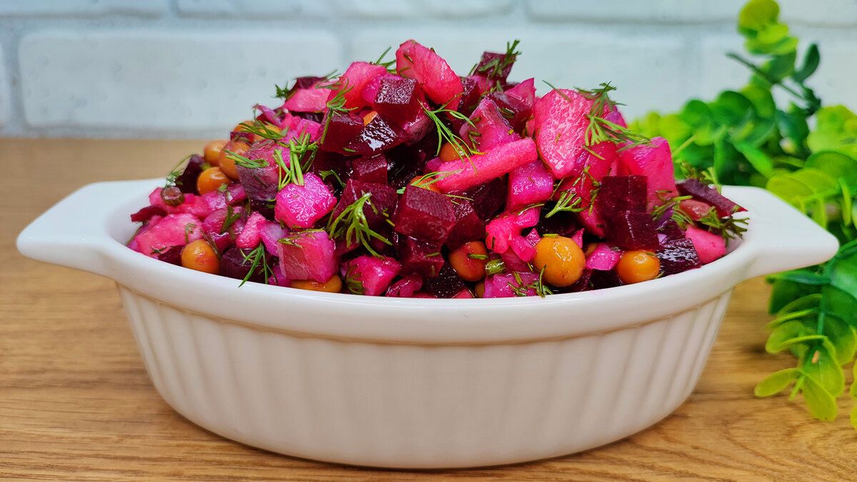 Легкий салат со свёклой и сельдью: свежий взгляд на классический рецепт