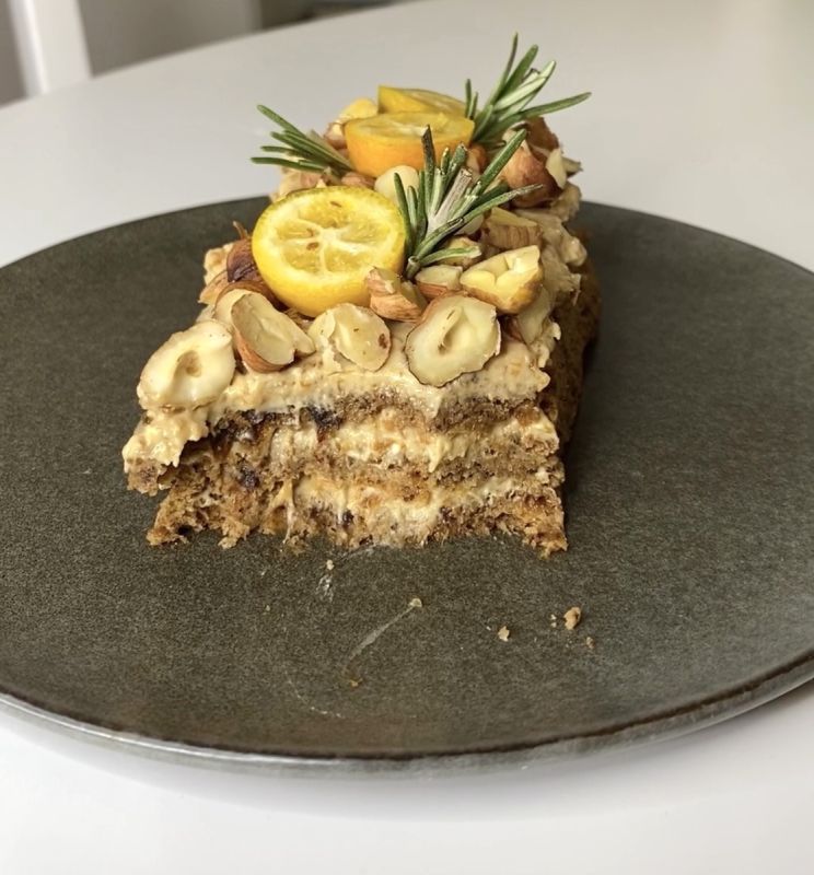 Нежный торт без сахара и с минимальным количеством муки: рецепт на каждый день