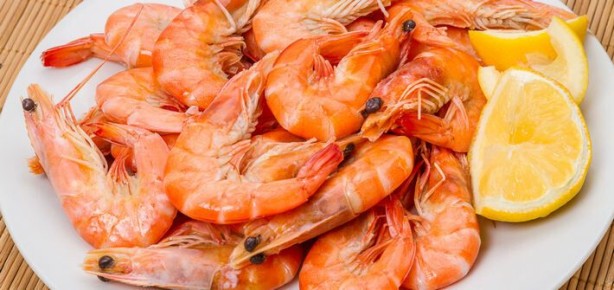 Креветки и кормление: разрешены ли морские деликатесы для мамы?