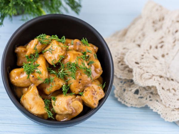 Куриная грудка: лучшие соусы для уютного ужина