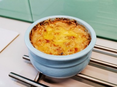 Нежный сырно-сливочный жюльен: быстро и просто