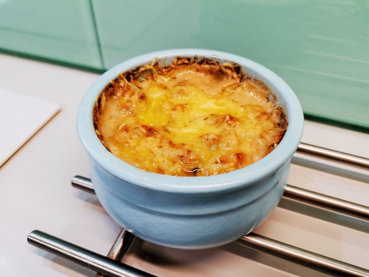 Нежный сырно-сливочный жюльен: быстро и просто