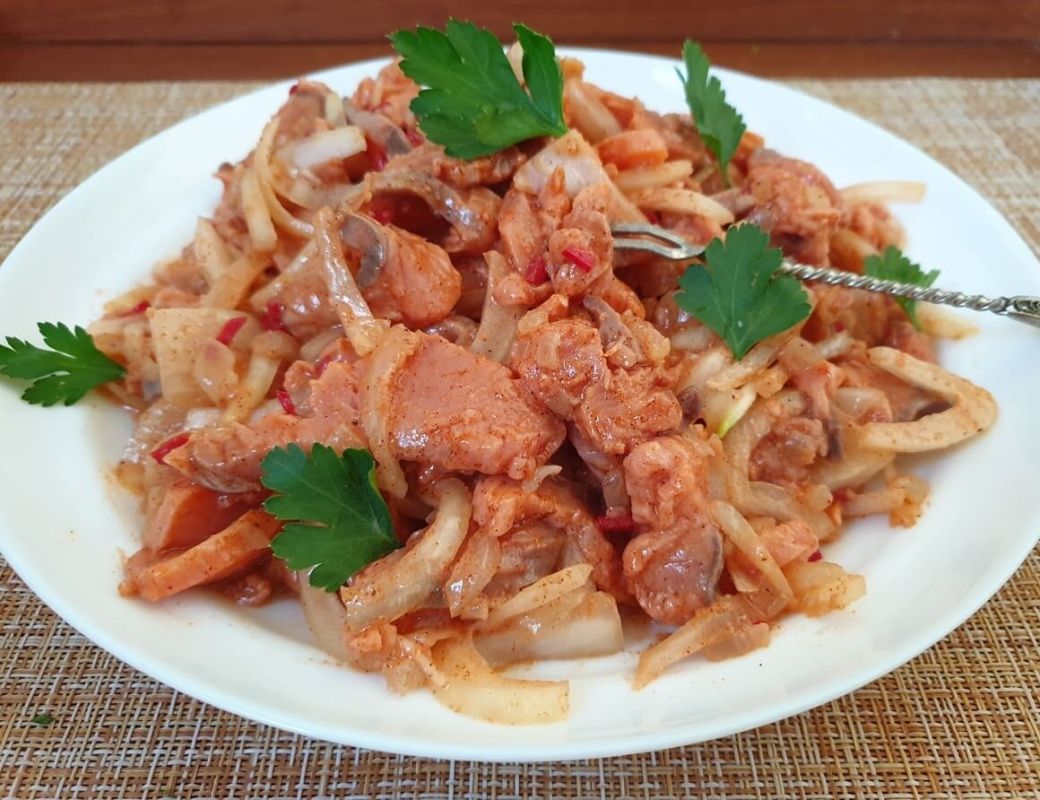 Вкусное хе из горбуши: идеальная закуска для весеннего вечера