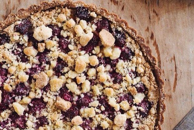 Крамбл с ягодами