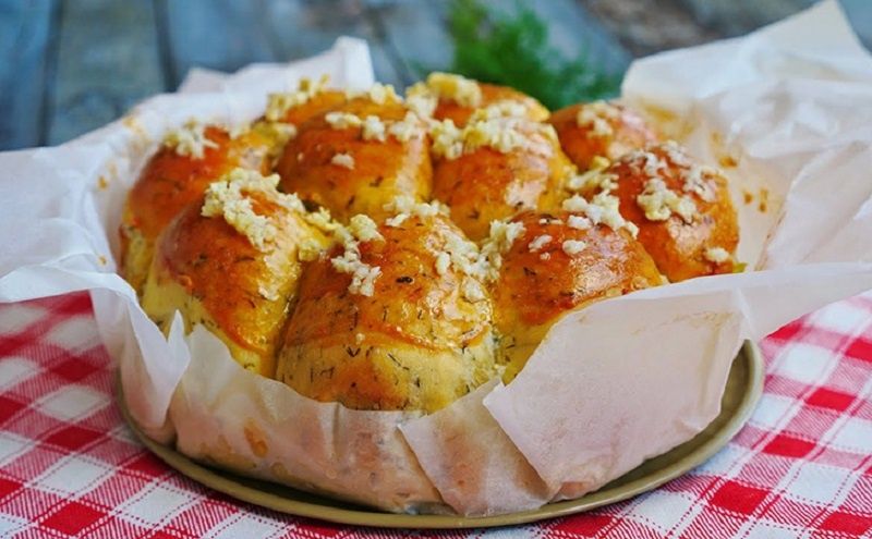Пампушки с чесноком и укропом: секреты идеальной домашней выпечки