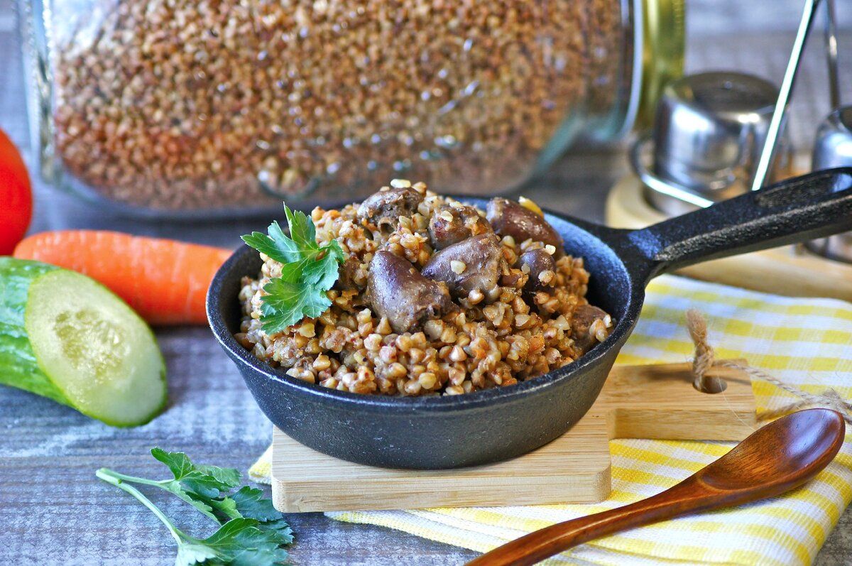 Нежная гречка с куриными сердечками: простой и вкусный рецепт