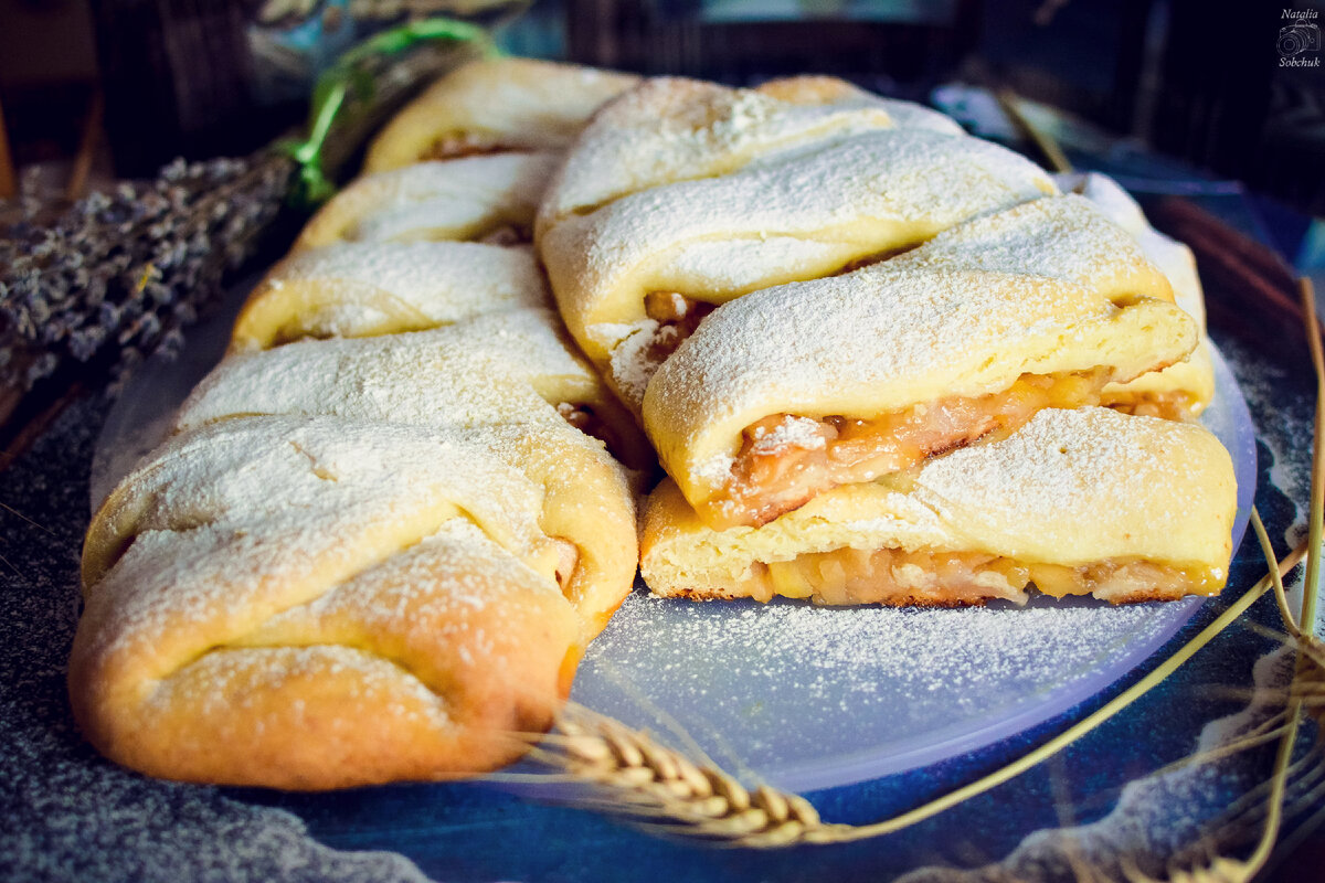 Творожная плетёнка с яблоками и грушами
