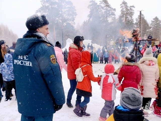 Как безопасно сжечь чучело на Масленицу: советы от МЧС
