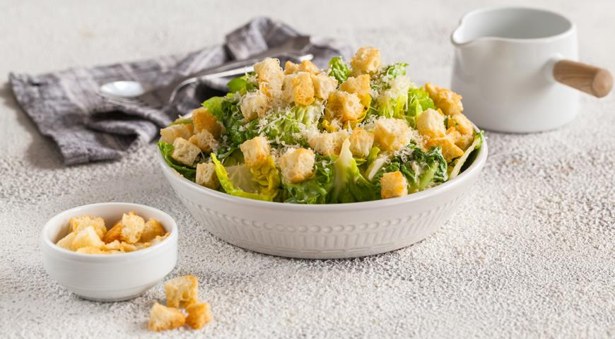 Салат цезарь: классика кулинарного искусства, которую стоит попробовать