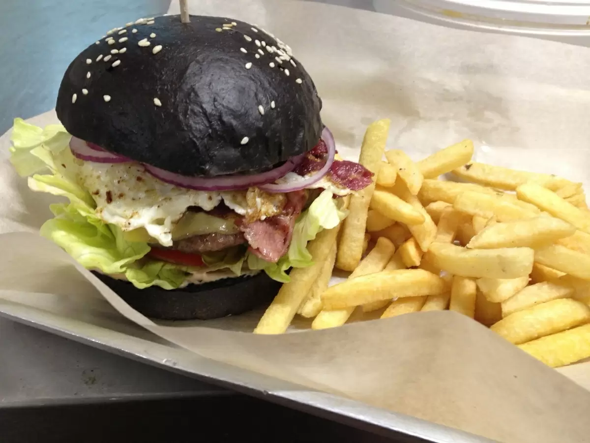 Фастфуд: Уникальная зависимость, которая обманывает наши чувства