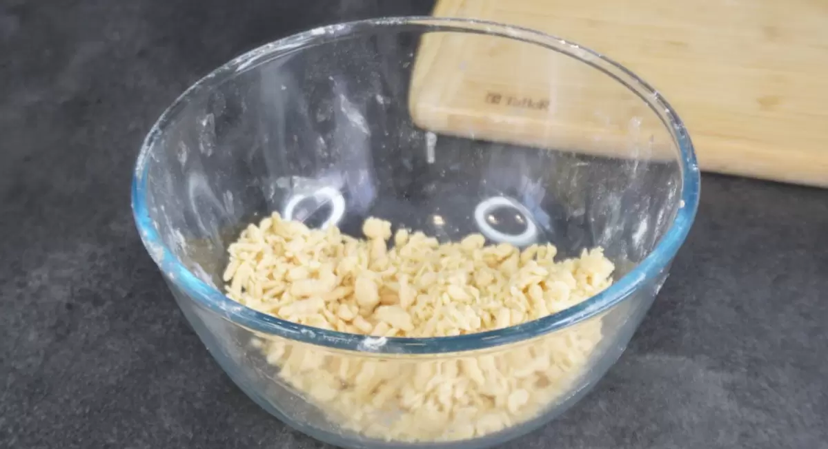 Бабушкин секрет: как быстро приготовить нежный куриный суп с домашней вермишелью