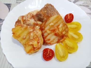 Запеканка «Гармошка»: Идеальное сочетание мяса и картофеля с новыми акцентами