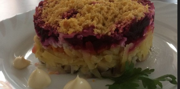 Сельдь под шубой с яйцами: секреты приготовления любимого блюда