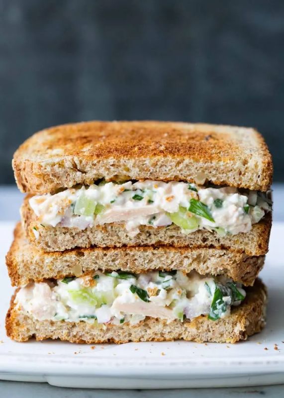 Тунцовый сэндвич с творогом: простой и вкусный способ перекуса