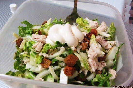 Легкий и вкусный салат с пекинской капустой и курицей