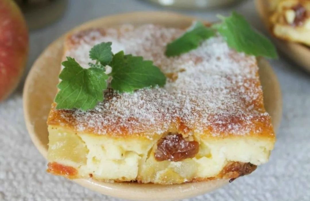 Неожиданное сочетание: как приготовить вкуснейшую творожную запеканку с яблоками