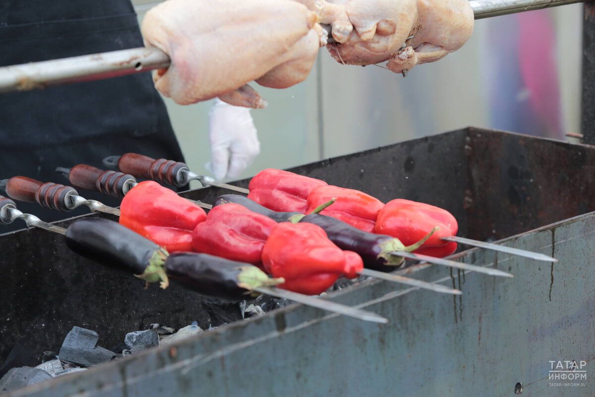 Почему объединять овощи и мясо при жарке — это плохая идея